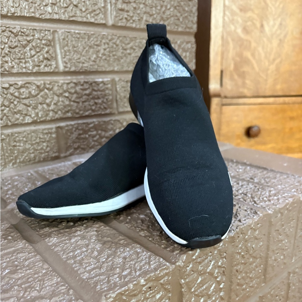 Kenneth Cole Black Slip-On Sneakers